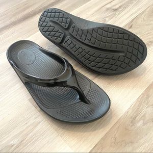 Oofos Brand New Black Sandals